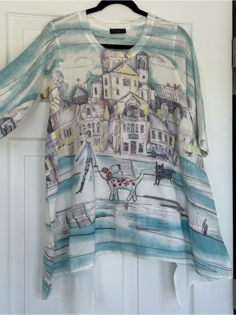INOAH Walking Buddies Lightweight Tunic Wearable Art Size small
